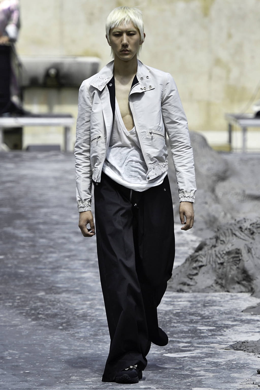 Fashion Week Paris Spring/Summer 2020 look 41 from the Rick Owens collection 男装