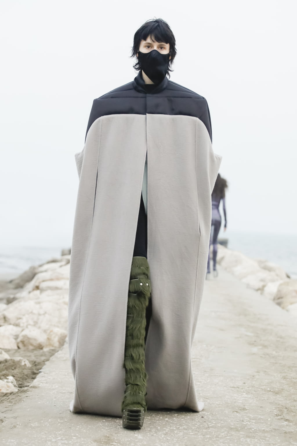 Fashion Week Paris Fall/Winter 2021 look 8 de la collection Rick Owens womenswear