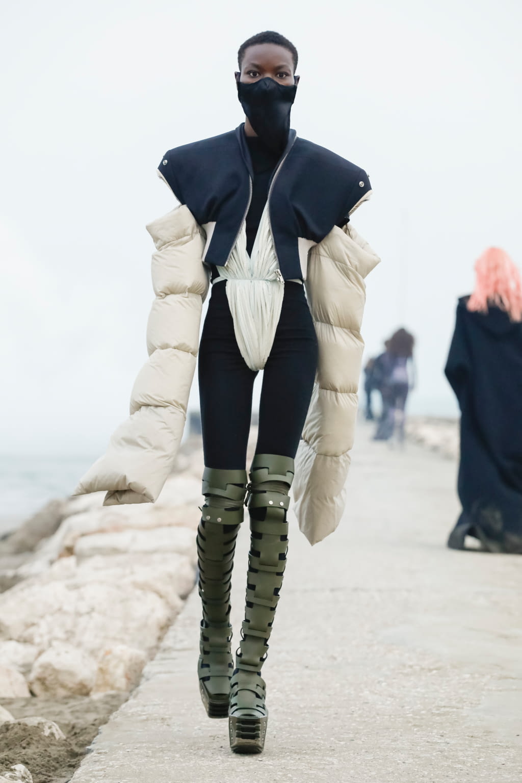 Fashion Week Paris Fall/Winter 2021 look 9 from the Rick Owens collection 女装