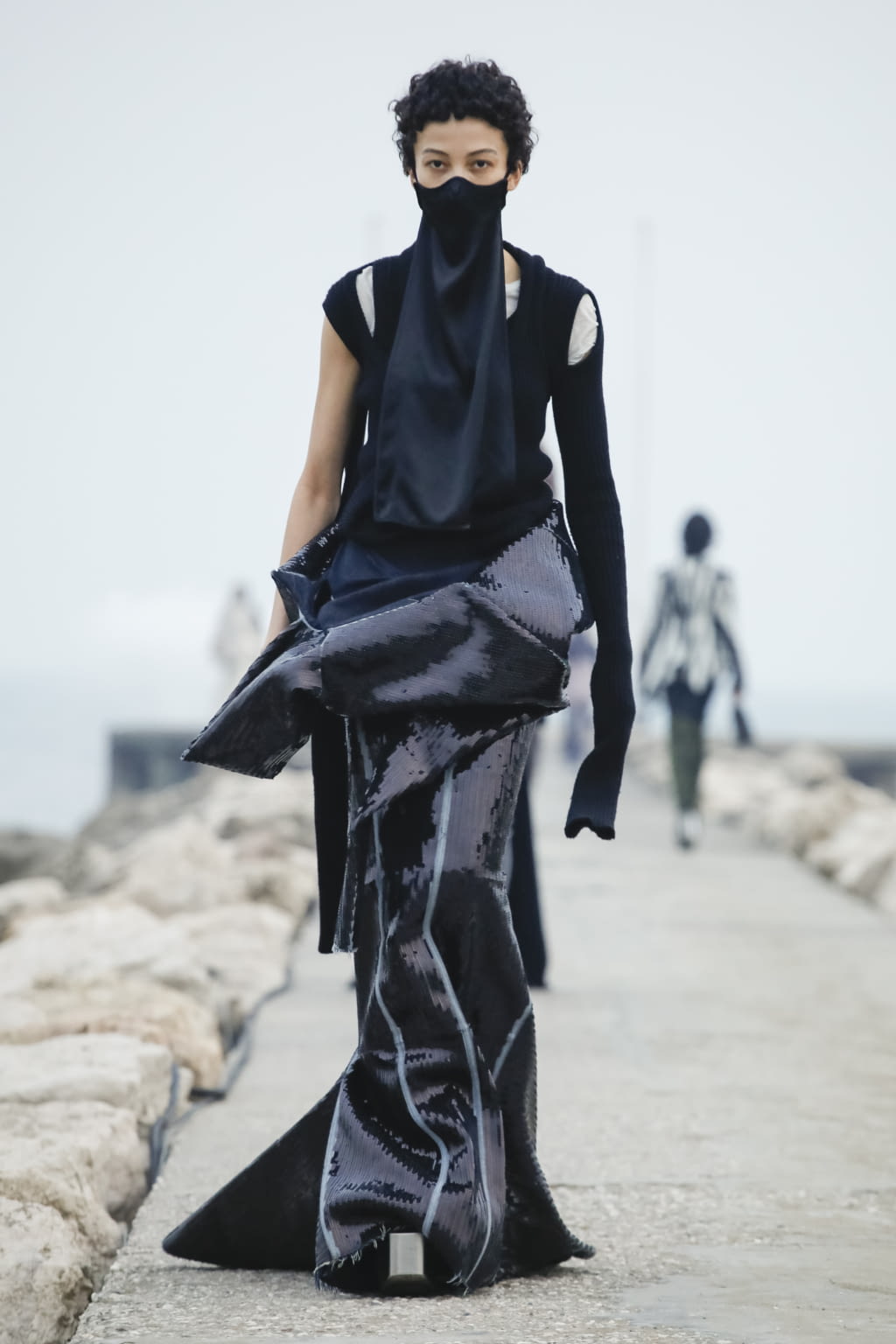 Fashion Week Paris Fall/Winter 2021 look 14 from the Rick Owens collection womenswear