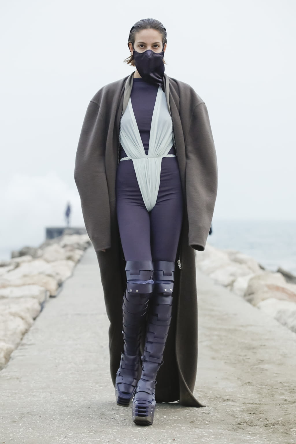 Fashion Week Paris Fall/Winter 2021 look 17 from the Rick Owens collection womenswear
