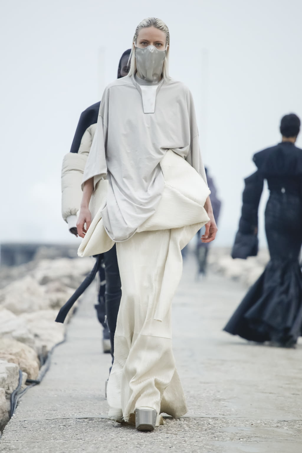 Fashion Week Paris Fall/Winter 2021 look 19 de la collection Rick Owens womenswear
