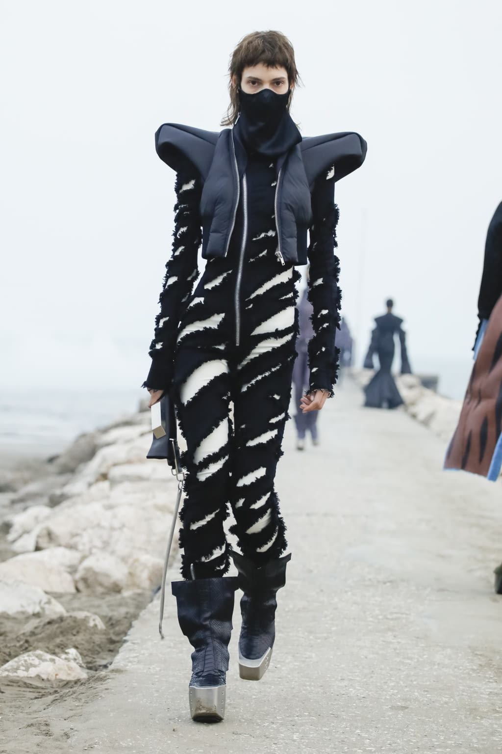 Fashion Week Paris Fall/Winter 2021 look 21 from the Rick Owens collection womenswear