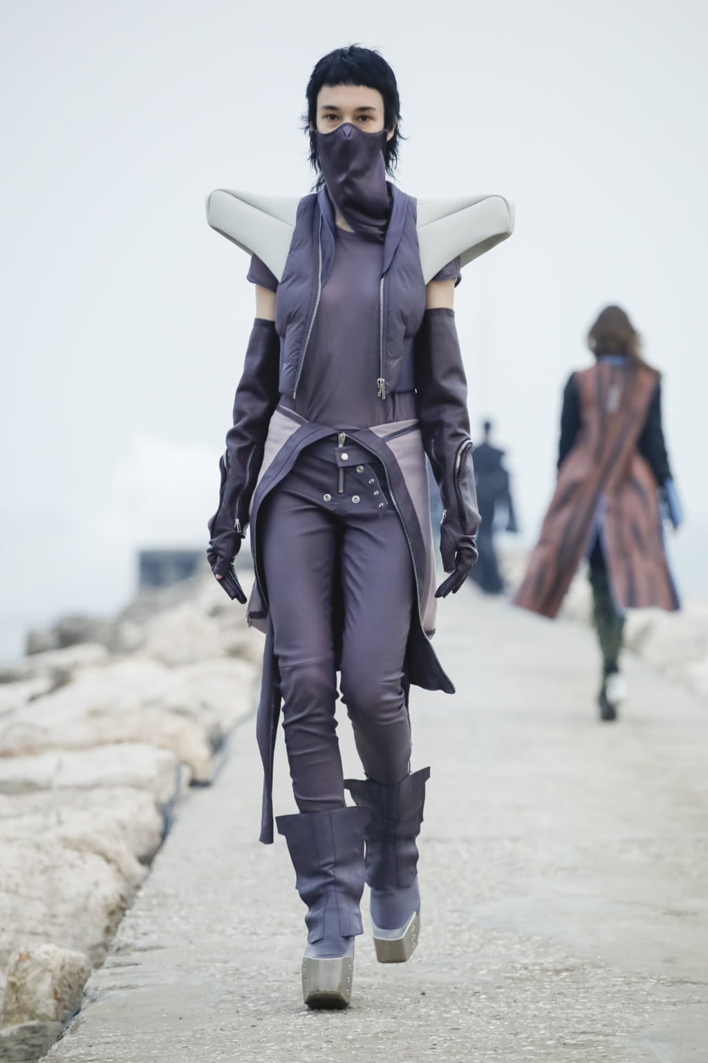 Fashion Week Paris Fall/Winter 2021 look 22 from the Rick Owens collection womenswear