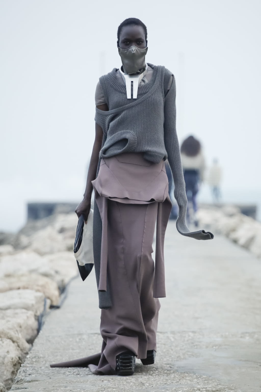 Fashion Week Paris Fall/Winter 2021 look 24 from the Rick Owens collection womenswear