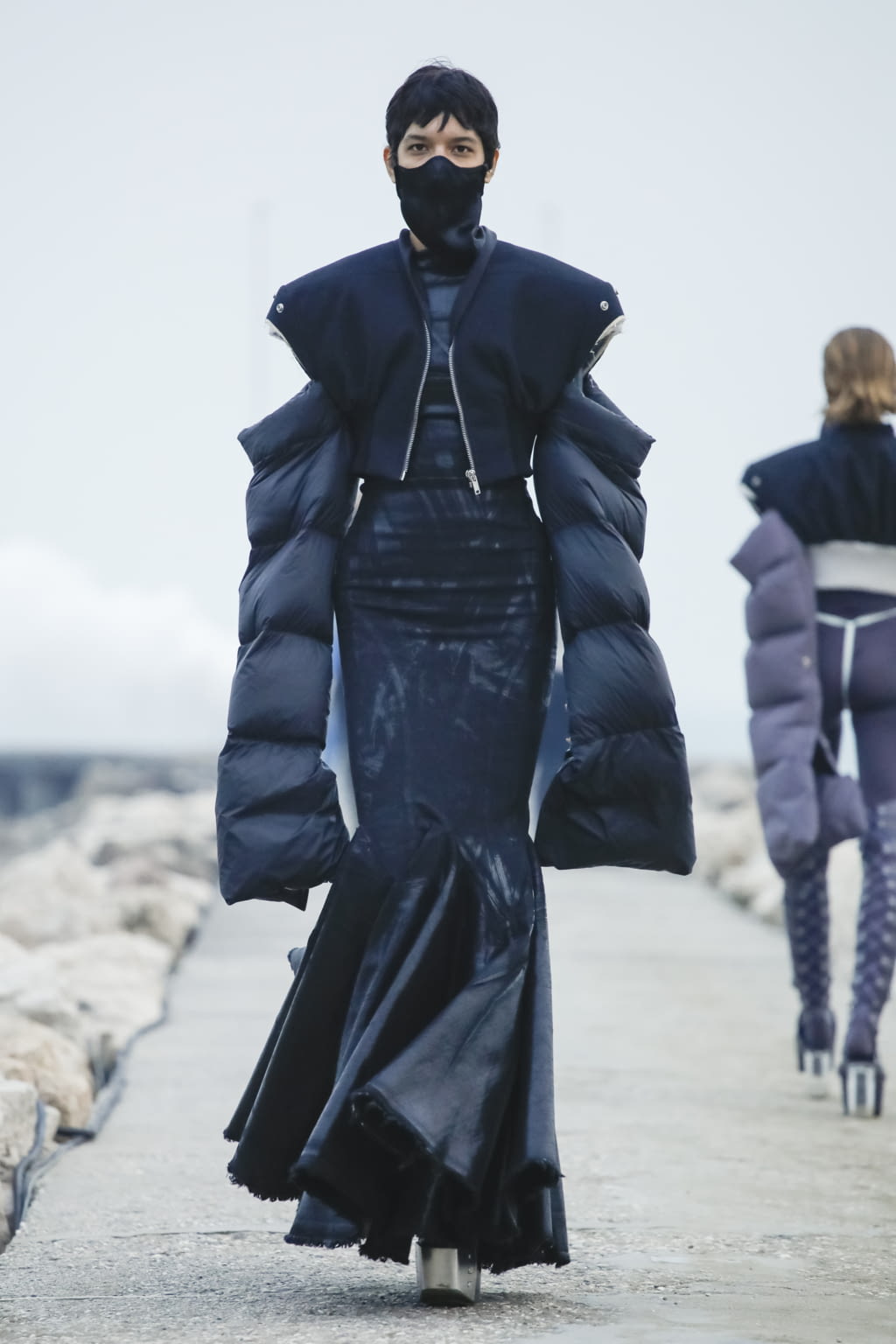 Fashion Week Paris Fall/Winter 2021 look 27 de la collection Rick Owens womenswear