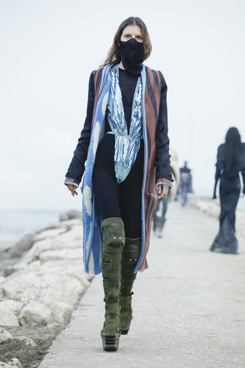 Fashion Week Paris Fall/Winter 2021 look 28 de la collection Rick Owens womenswear