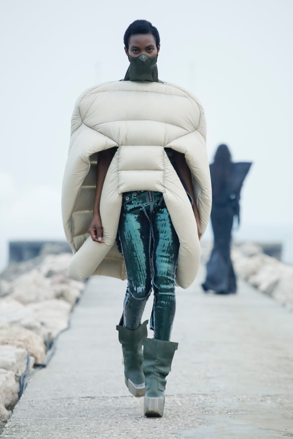 Fashion Week Paris Fall/Winter 2021 look 29 from the Rick Owens collection 女装
