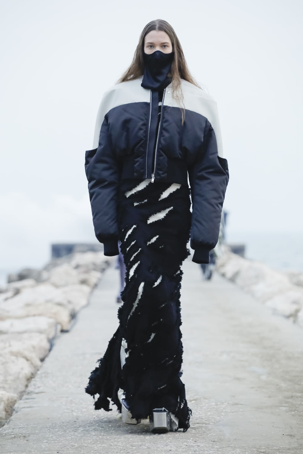 Fashion Week Paris Fall/Winter 2021 look 30 from the Rick Owens collection womenswear