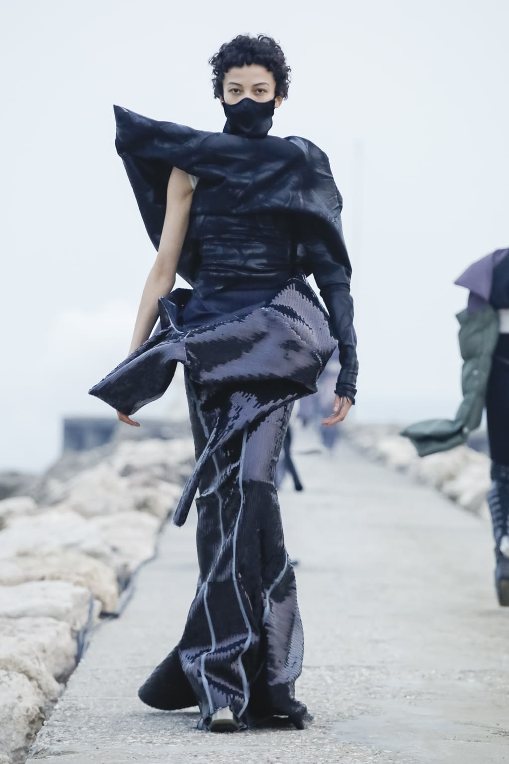 Fashion Week Paris Fall/Winter 2021 look 32 from the Rick Owens collection 女装