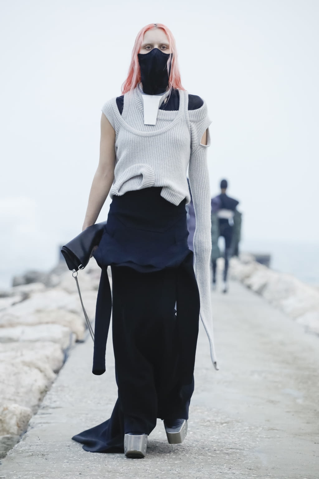 Fashion Week Paris Fall/Winter 2021 look 33 from the Rick Owens collection womenswear