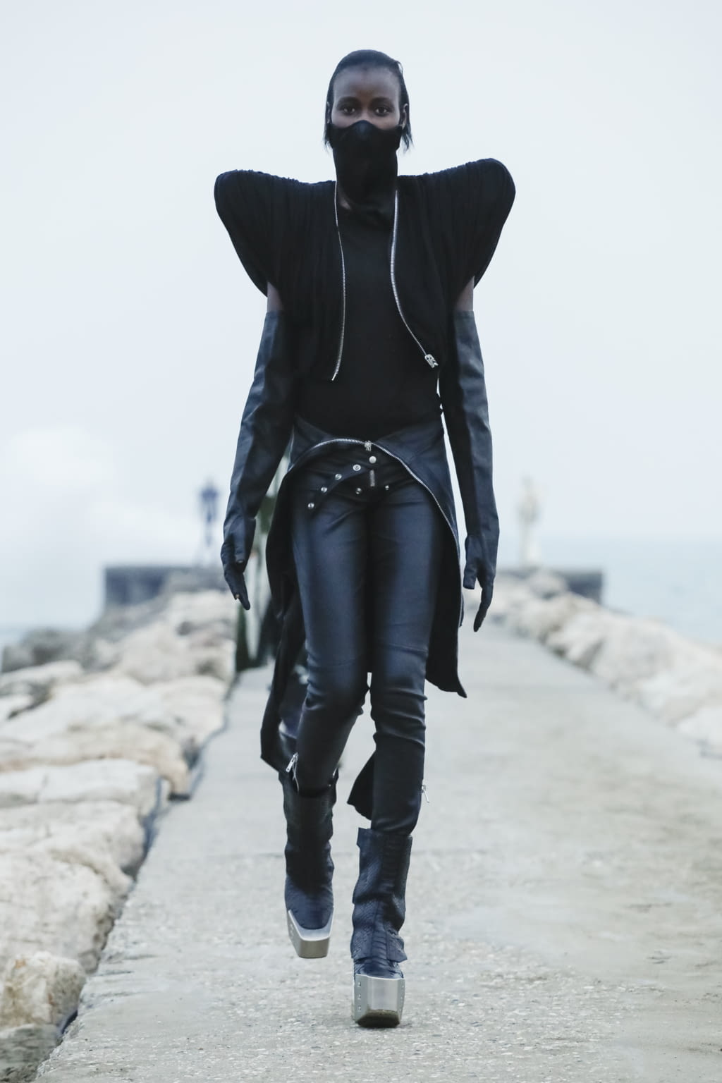 Fashion Week Paris Fall/Winter 2021 look 37 from the Rick Owens collection womenswear