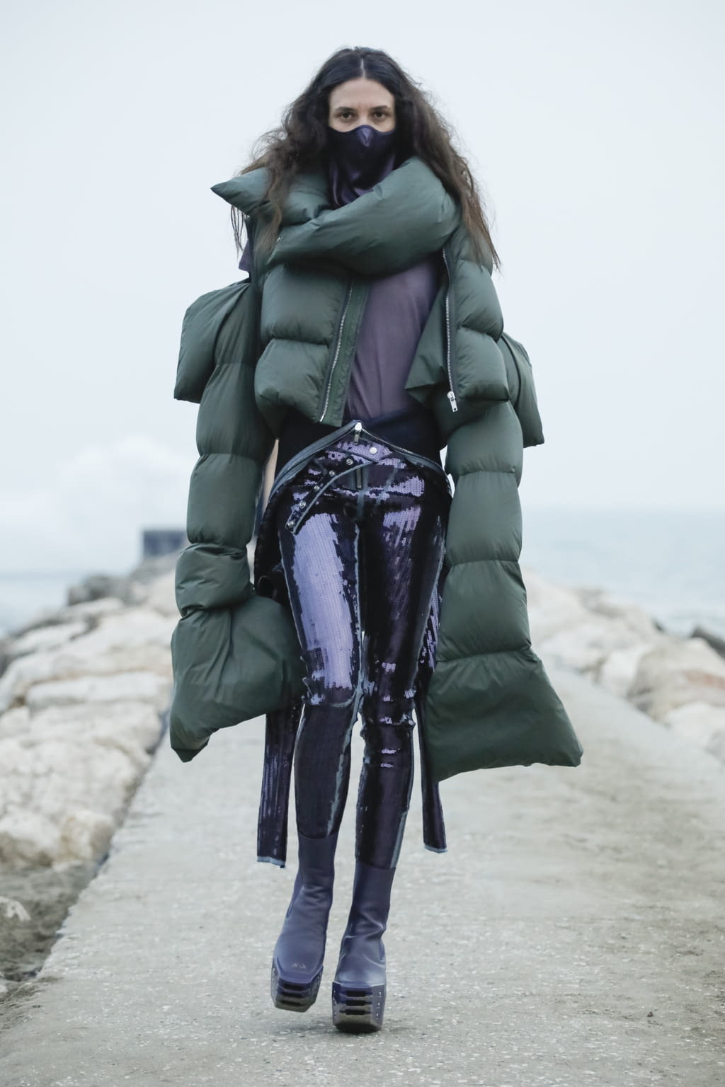 Fashion Week Paris Fall/Winter 2021 look 44 from the Rick Owens collection 女装