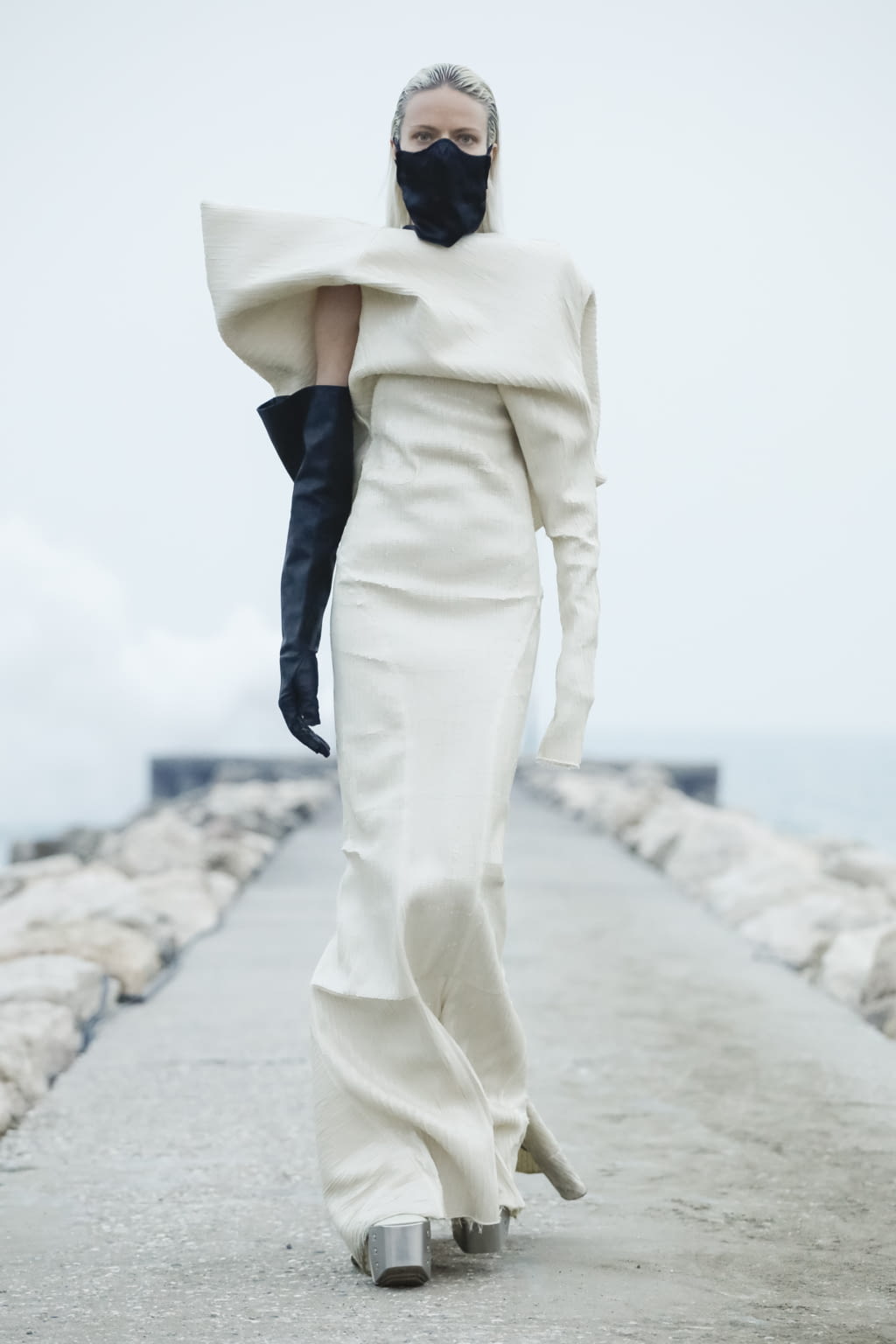 Fashion Week Paris Fall/Winter 2021 look 48 from the Rick Owens collection 女装
