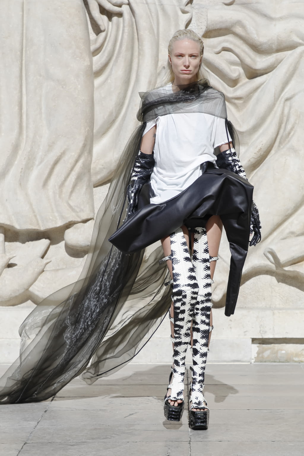 Fashion Week Paris Spring/Summer 2022 look 15 from the Rick Owens collection womenswear