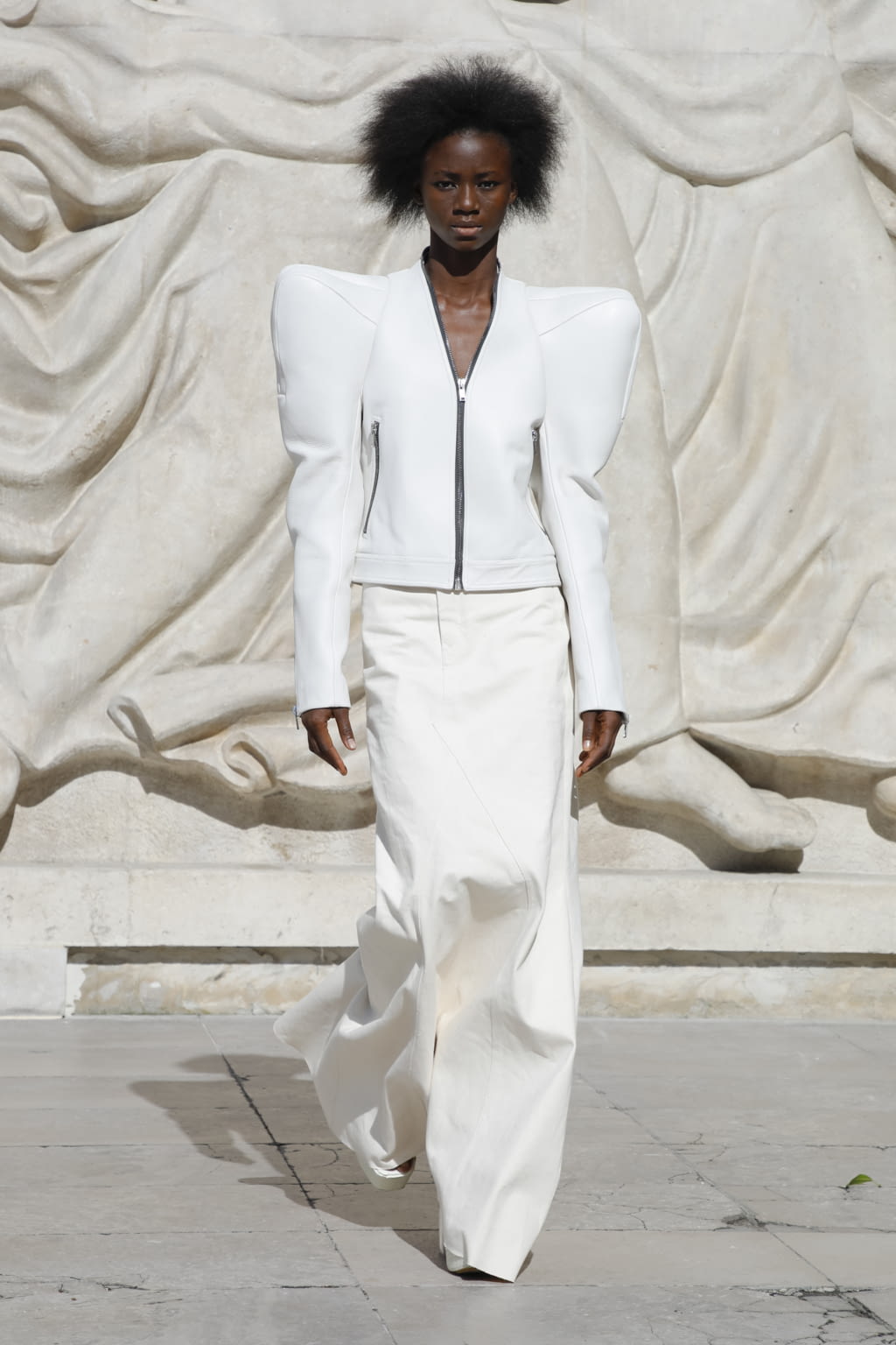 Fashion Week Paris Spring/Summer 2022 look 20 from the Rick Owens collection 女装