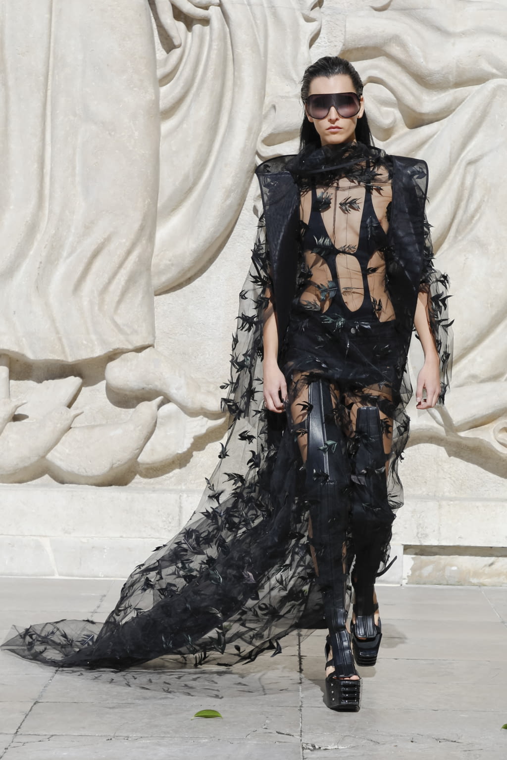 Fashion Week Paris Spring/Summer 2022 look 27 from the Rick Owens collection 女装
