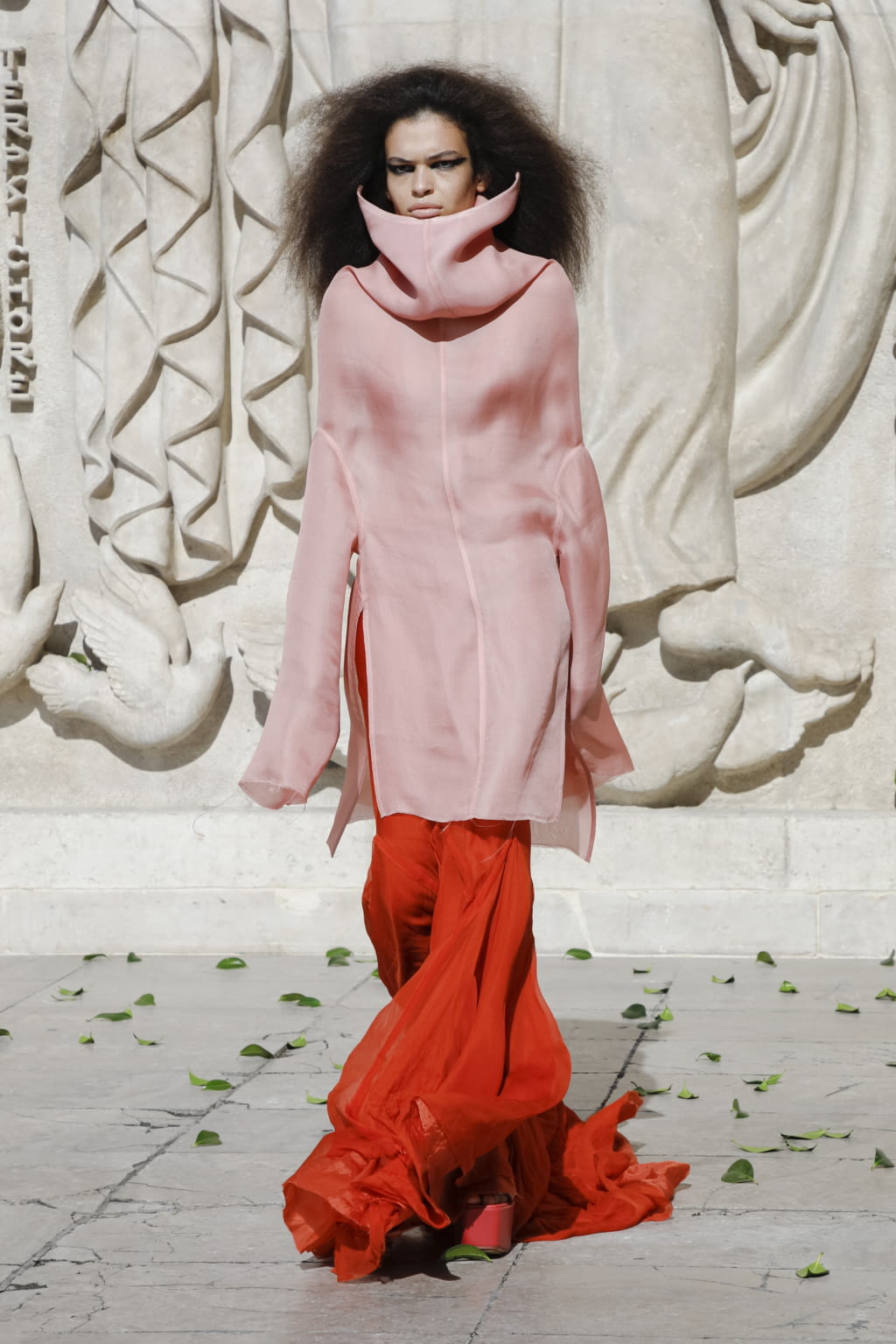 Fashion Week Paris Spring/Summer 2022 look 39 from the Rick Owens collection womenswear