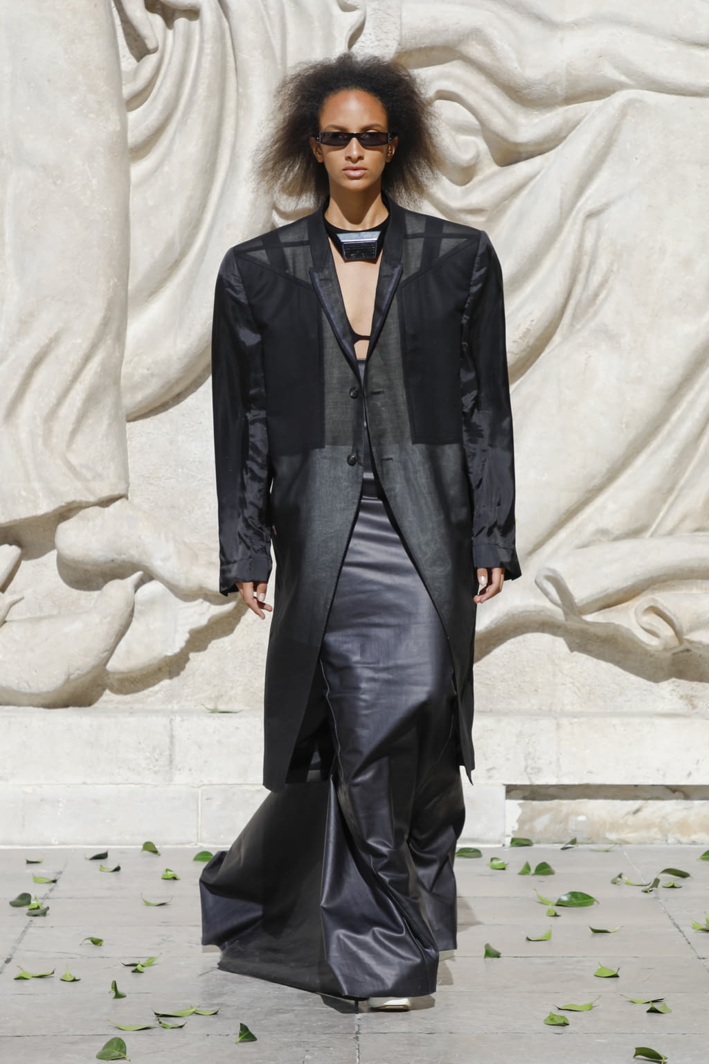 Fashion Week Paris Spring/Summer 2022 look 40 from the Rick Owens collection 女装