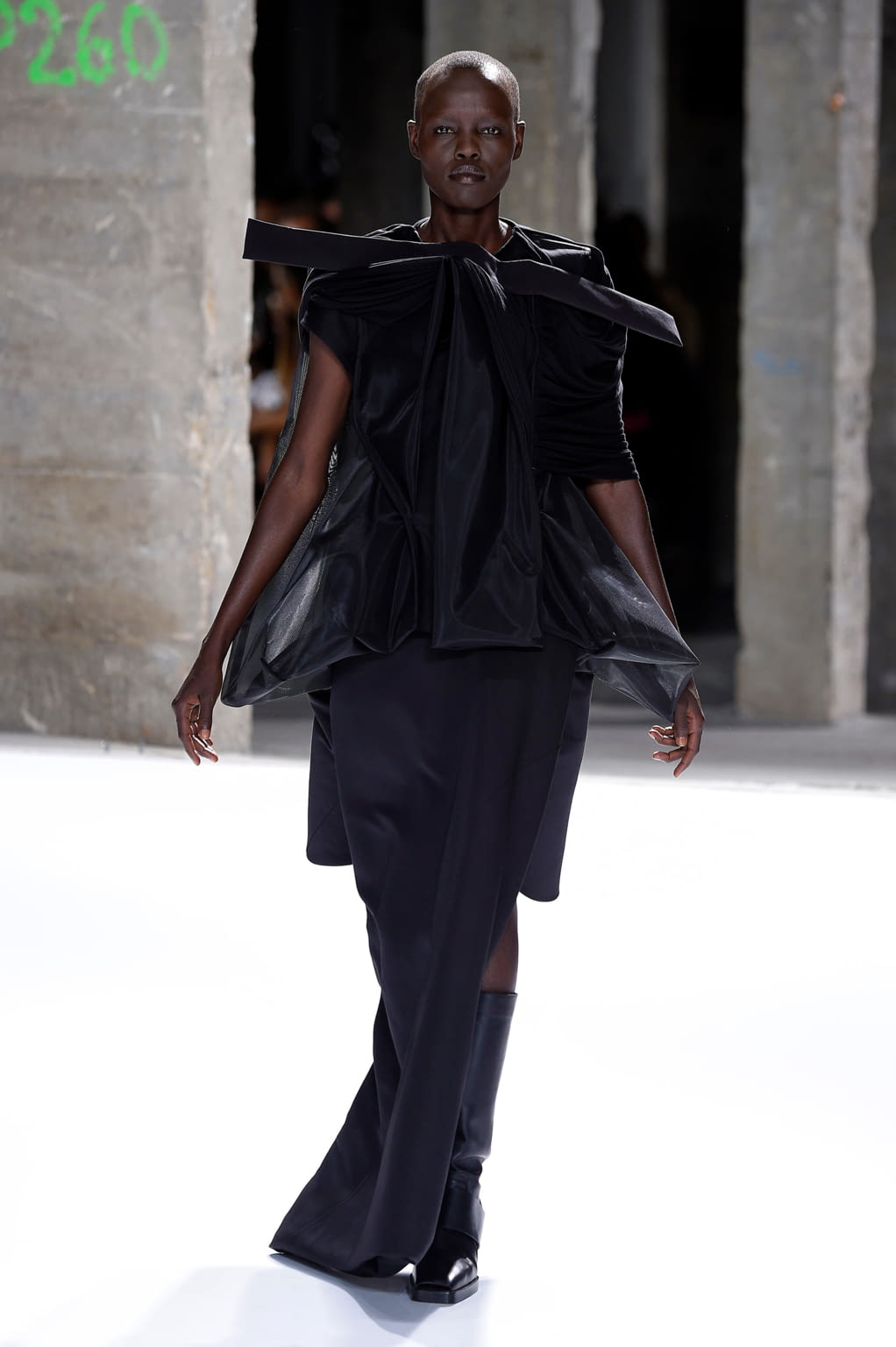 Fashion Week Paris Spring/Summer 2017 look 12 from the Rick Owens collection womenswear