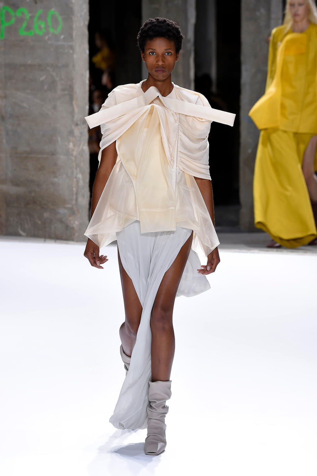 Fashion Week Paris Spring/Summer 2017 look 16 from the Rick Owens collection womenswear