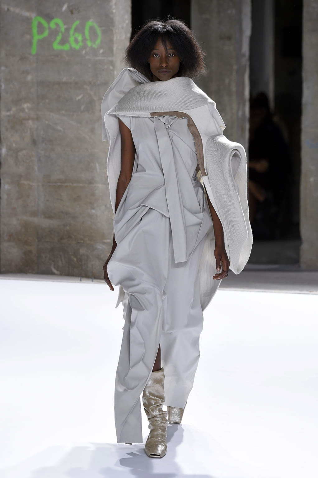 Fashion Week Paris Spring/Summer 2017 look 37 from the Rick Owens collection womenswear