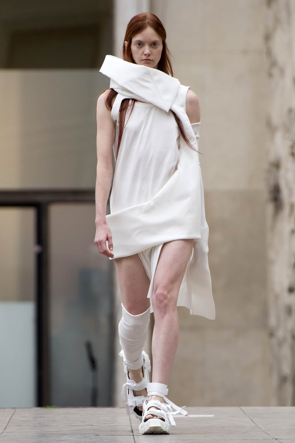 Fashion Week Paris Spring/Summer 2018 look 1 from the Rick Owens collection 女装