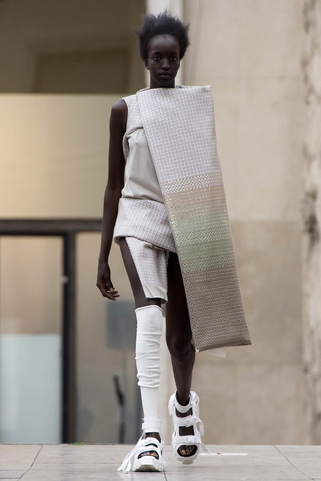Fashion Week Paris Spring/Summer 2018 look 6 from the Rick Owens collection womenswear