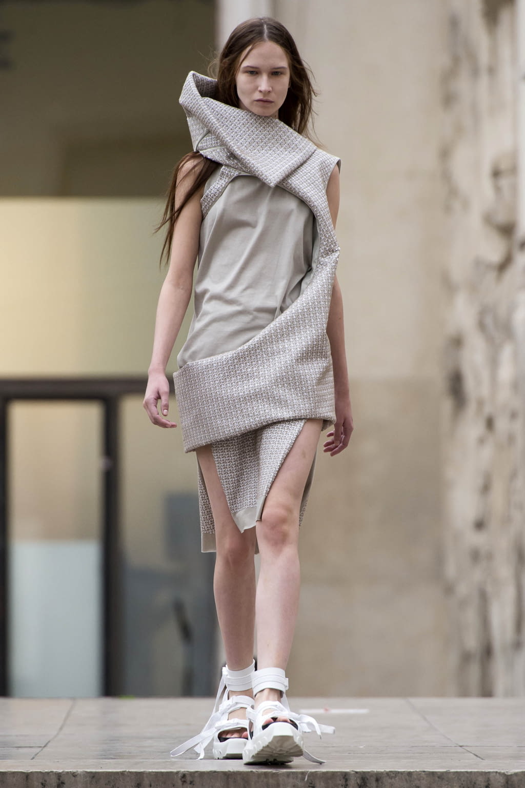 Fashion Week Paris Spring/Summer 2018 look 10 from the Rick Owens collection 女装