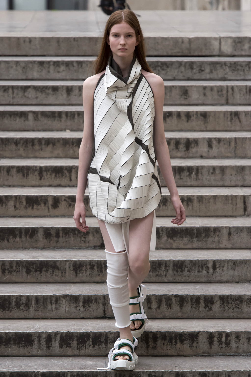 Fashion Week Paris Spring/Summer 2018 look 22 from the Rick Owens collection 女装