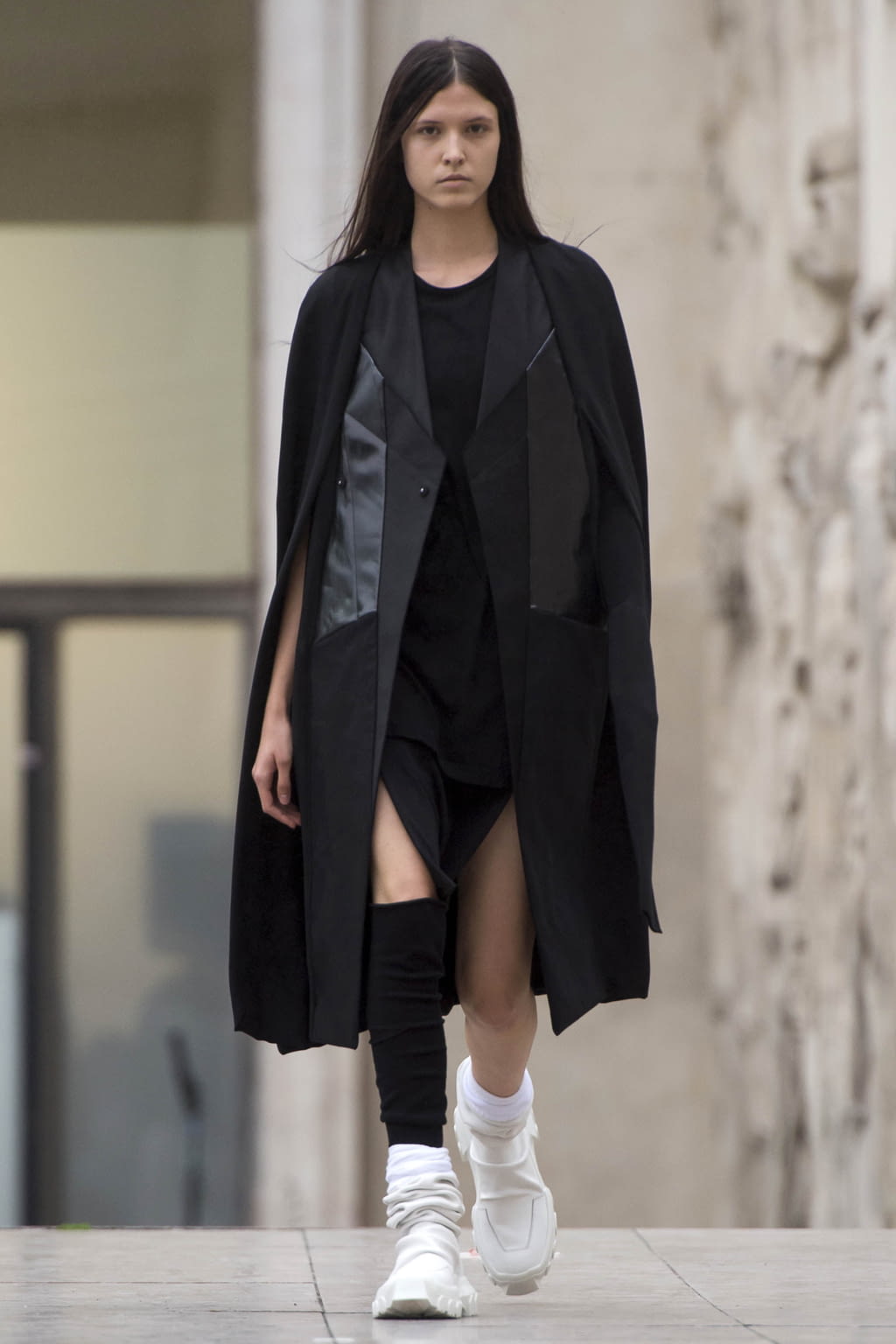 Fashion Week Paris Spring/Summer 2018 look 30 from the Rick Owens collection 女装