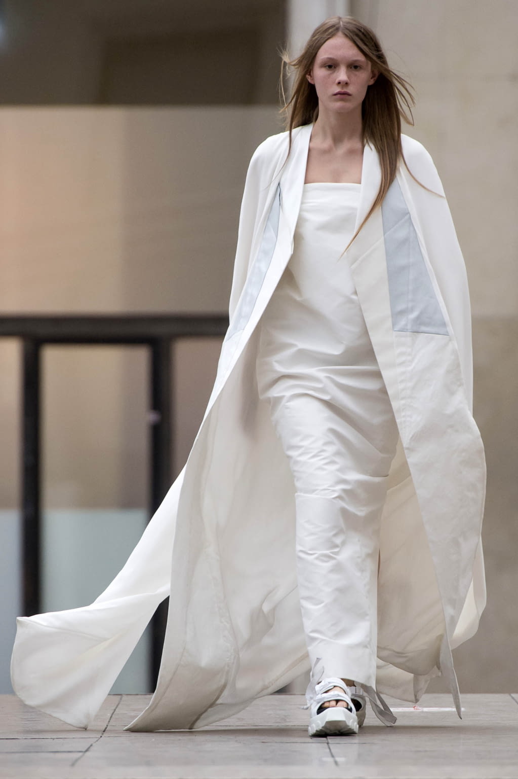 Fashion Week Paris Spring/Summer 2018 look 31 from the Rick Owens collection womenswear