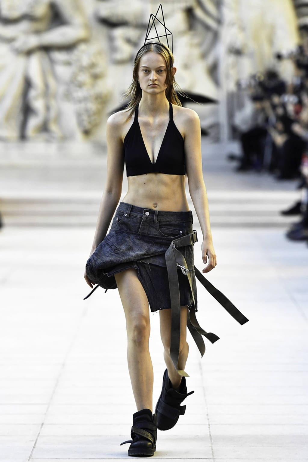Fashion Week Paris Spring/Summer 2019 look 2 from the Rick Owens collection 女装