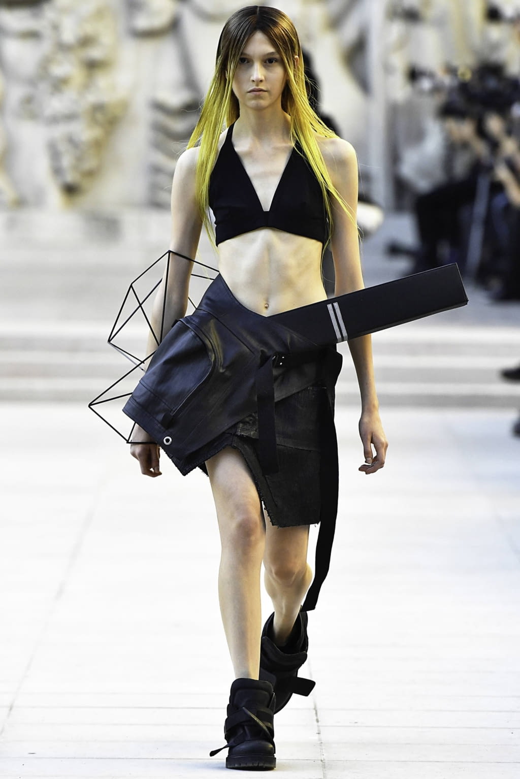 Fashion Week Paris Spring/Summer 2019 look 4 from the Rick Owens collection 女装