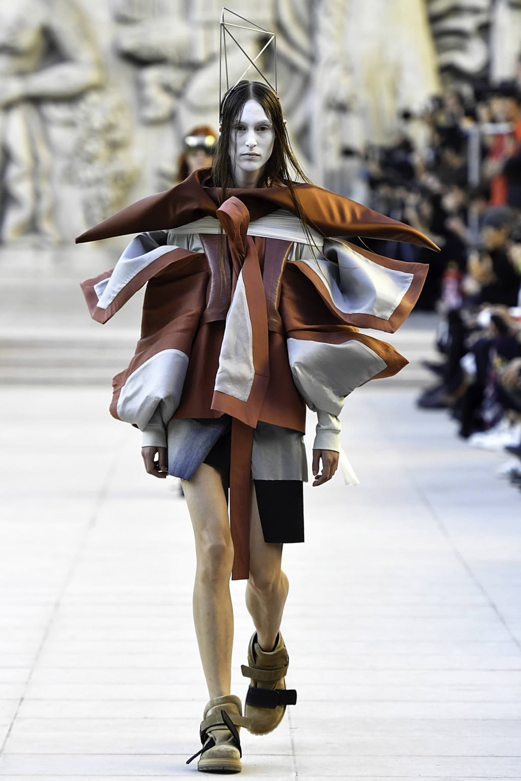 Fashion Week Paris Spring/Summer 2019 look 12 from the Rick Owens collection 女装