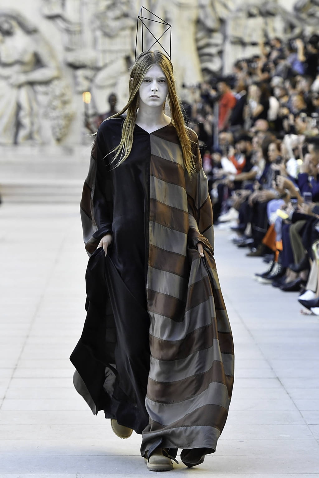 Fashion Week Paris Spring/Summer 2019 look 30 from the Rick Owens collection 女装