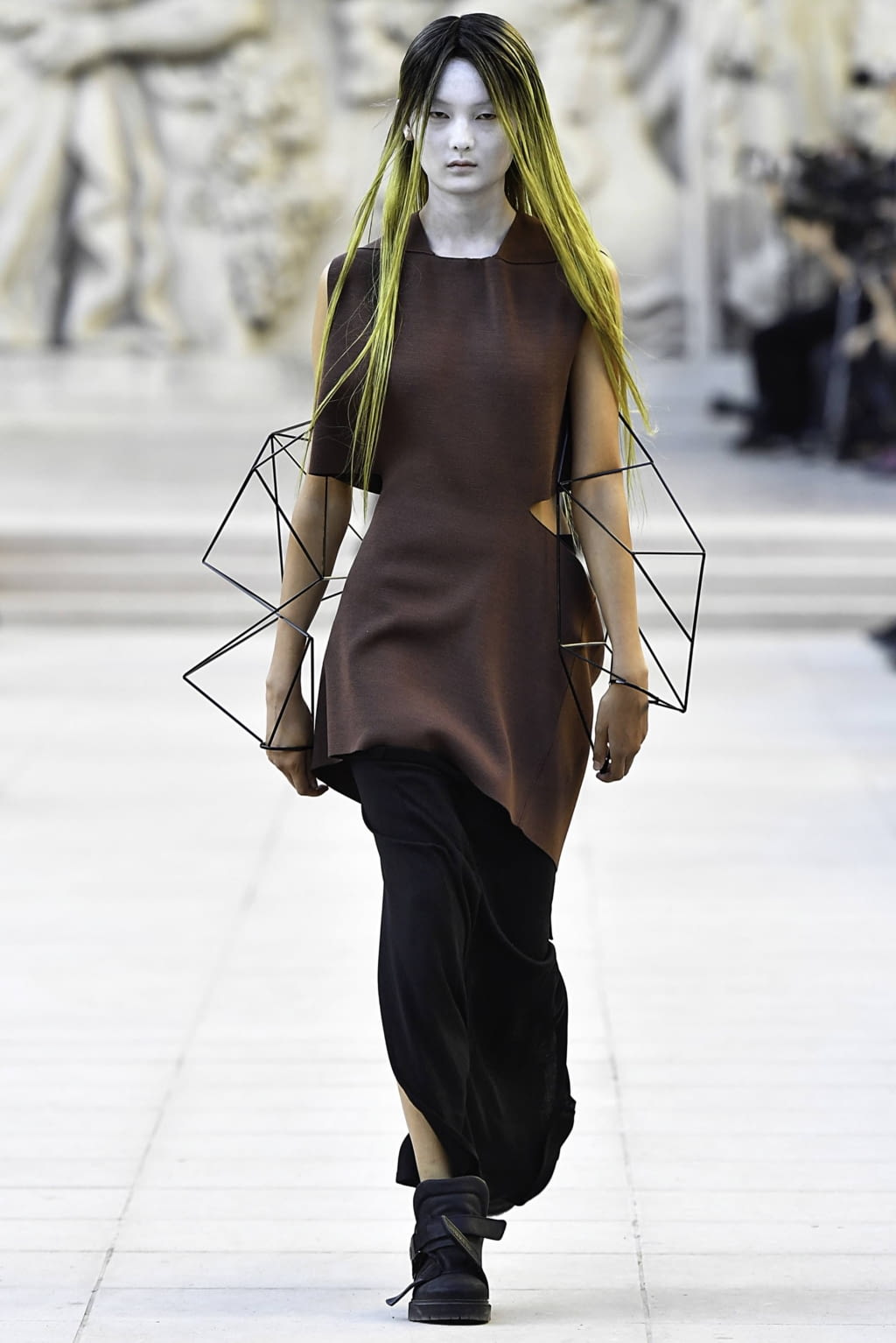 Fashion Week Paris Spring/Summer 2019 look 32 from the Rick Owens collection 女装