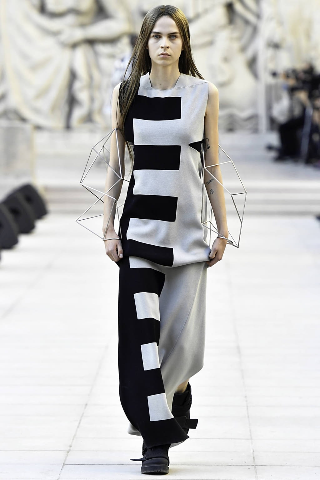 Fashion Week Paris Spring/Summer 2019 look 34 from the Rick Owens collection 女装