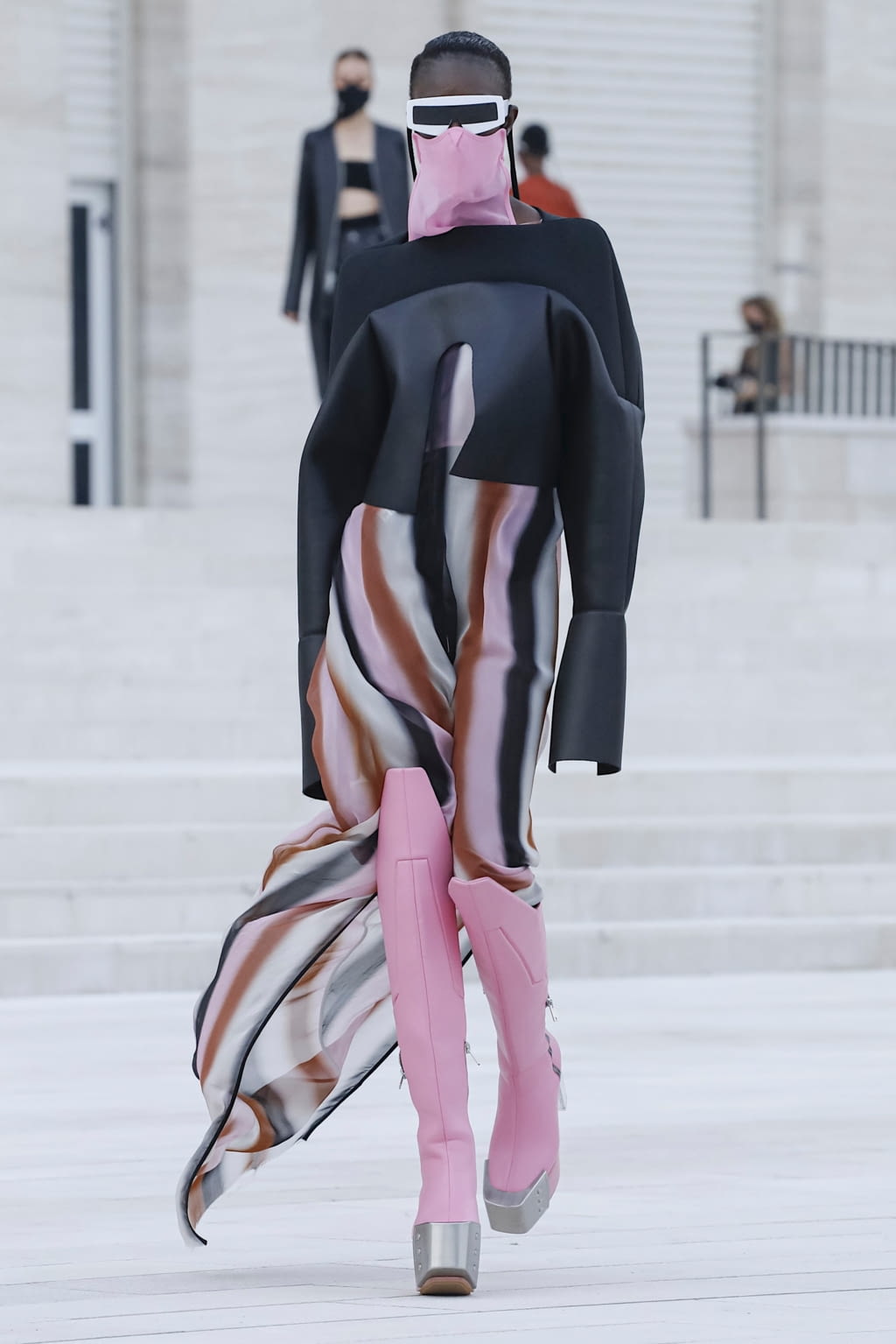 Fashion Week Paris Spring/Summer 2021 look 8 de la collection Rick Owens womenswear