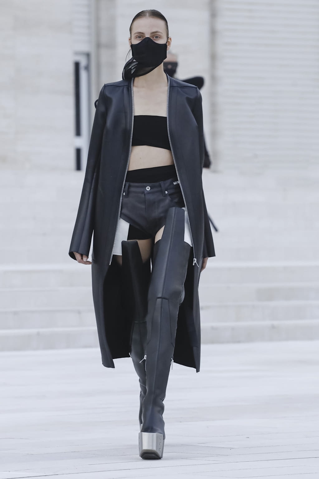 Fashion Week Paris Spring/Summer 2021 look 9 de la collection Rick Owens womenswear
