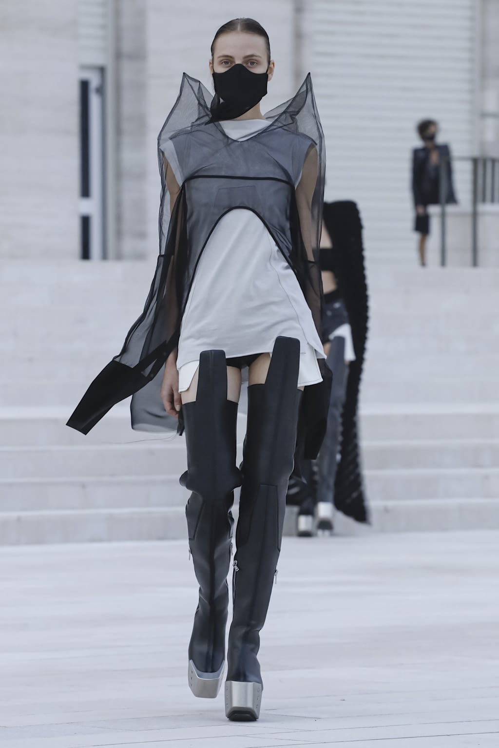 Fashion Week Paris Spring/Summer 2021 look 25 from the Rick Owens collection 女装