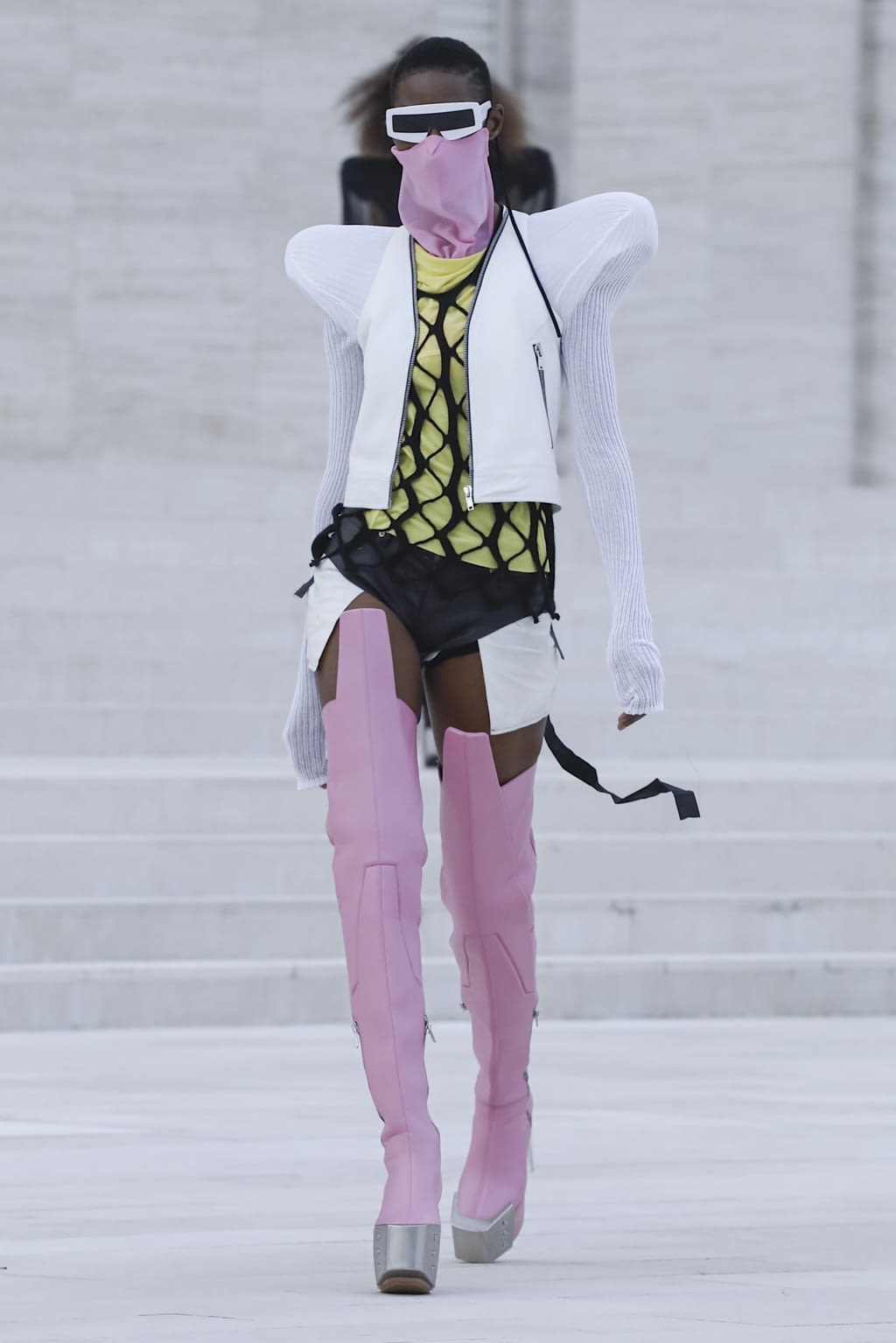 Fashion Week Paris Spring/Summer 2021 look 27 from the Rick Owens collection 女装
