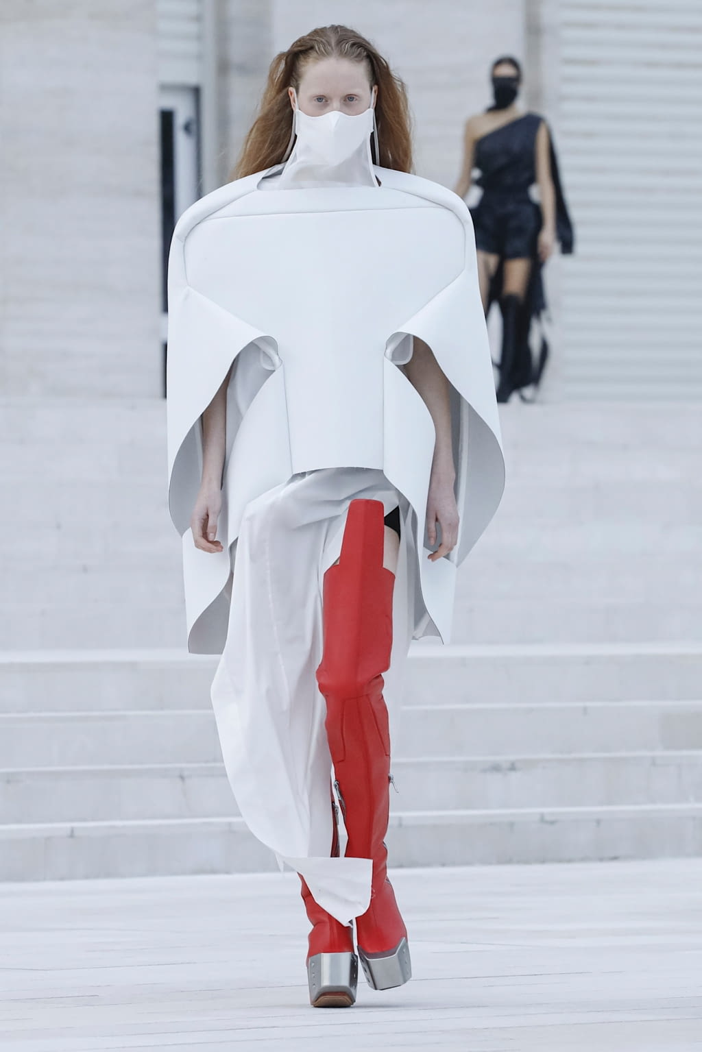 Fashion Week Paris Spring/Summer 2021 look 34 from the Rick Owens collection 女装