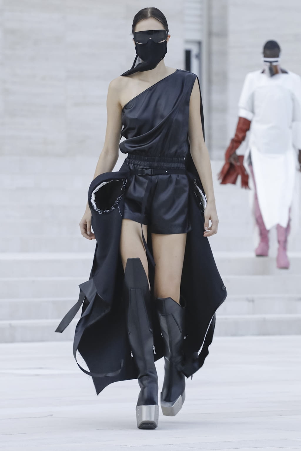 Fashion Week Paris Spring/Summer 2021 look 35 de la collection Rick Owens womenswear