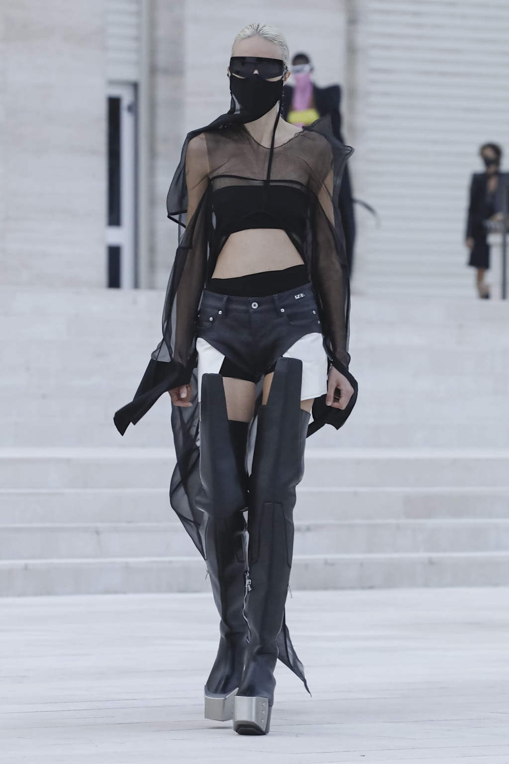 Fashion Week Paris Spring/Summer 2021 look 39 from the Rick Owens collection 女装
