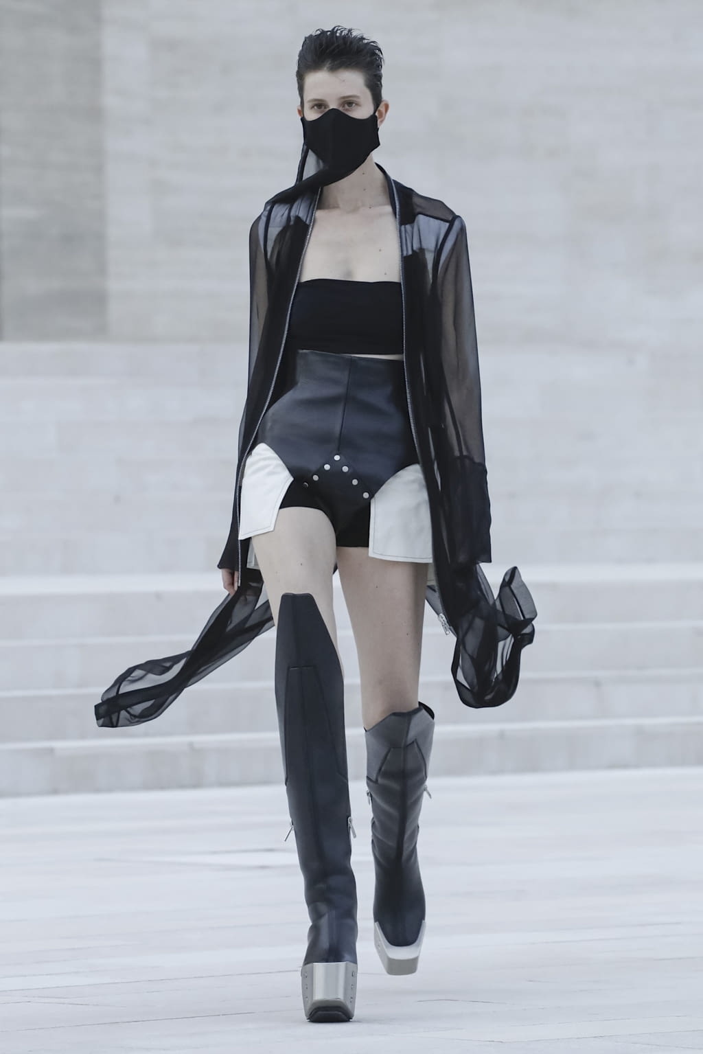 Fashion Week Paris Spring/Summer 2021 look 44 from the Rick Owens collection 女装