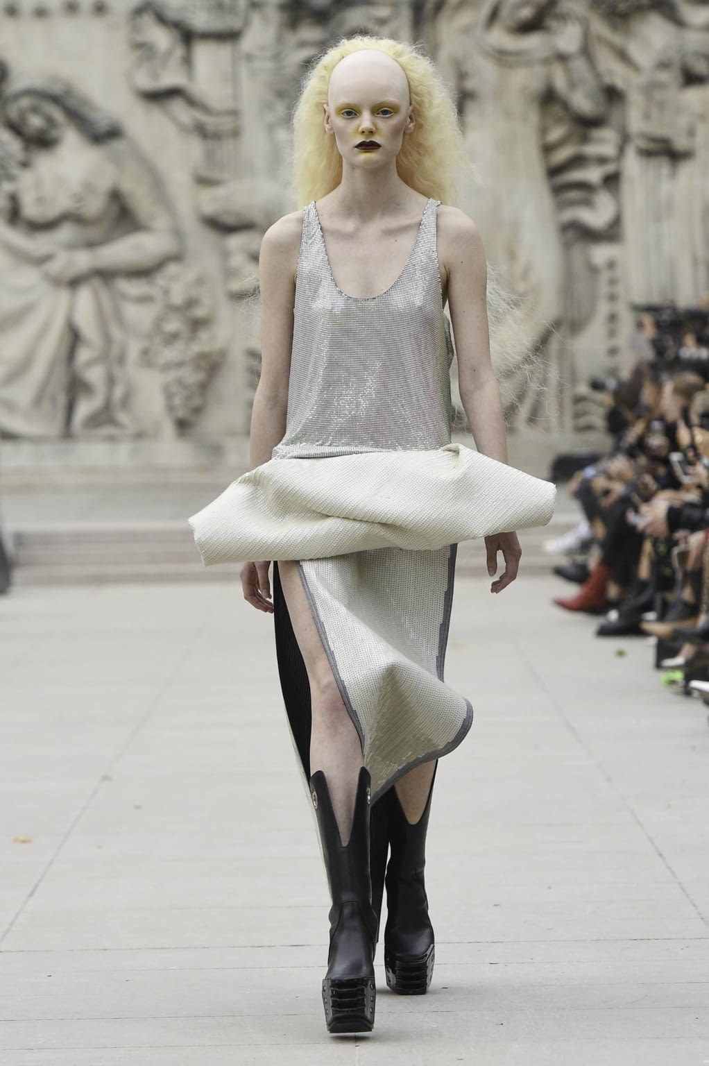 Fashion Week Paris Spring/Summer 2020 look 7 from the Rick Owens collection 女装