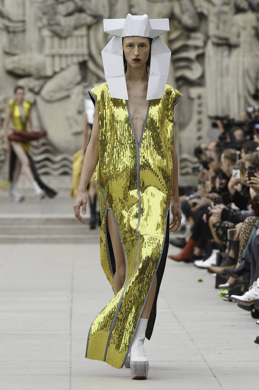 Fashion Week Paris Spring/Summer 2020 look 13 de la collection Rick Owens womenswear