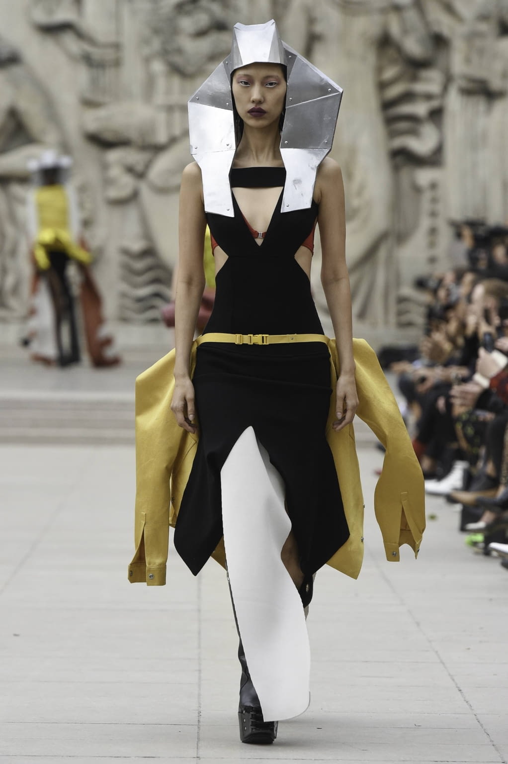 Fashion Week Paris Spring/Summer 2020 look 14 de la collection Rick Owens womenswear