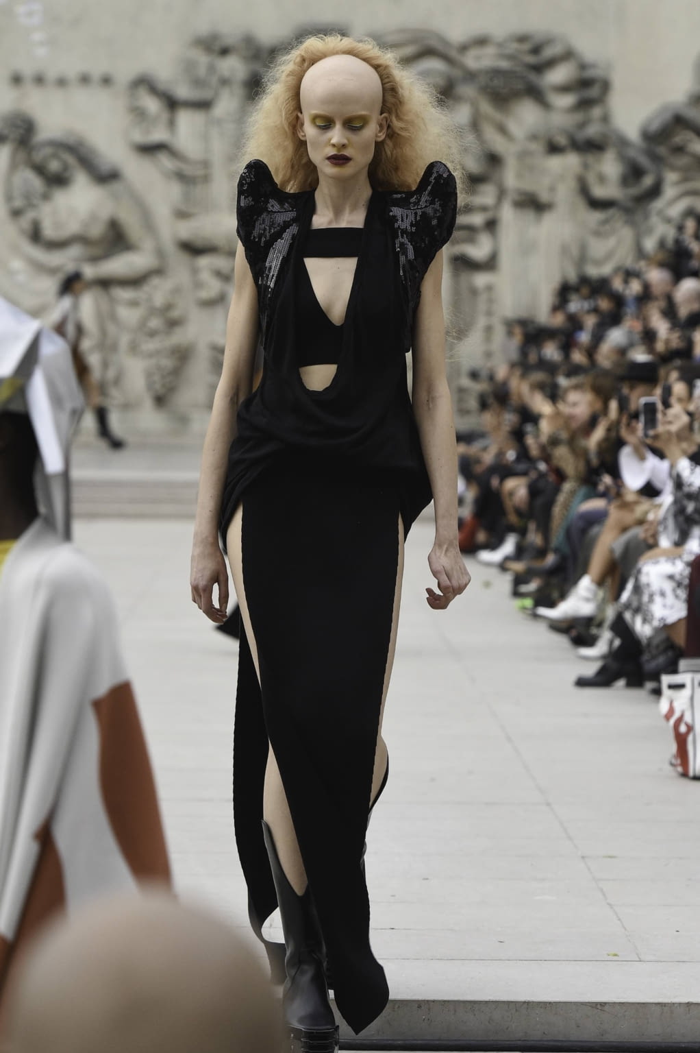 Fashion Week Paris Spring/Summer 2020 look 17 from the Rick Owens collection 女装